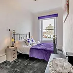 1 Bed In Oc-b29243