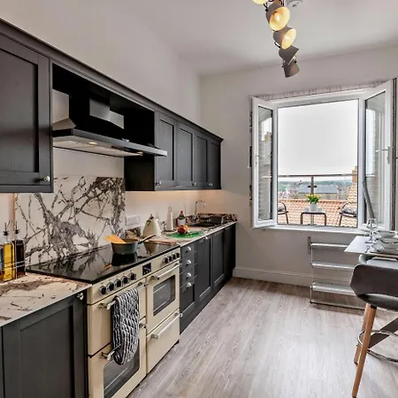 Blue Horizon - ウィットビー